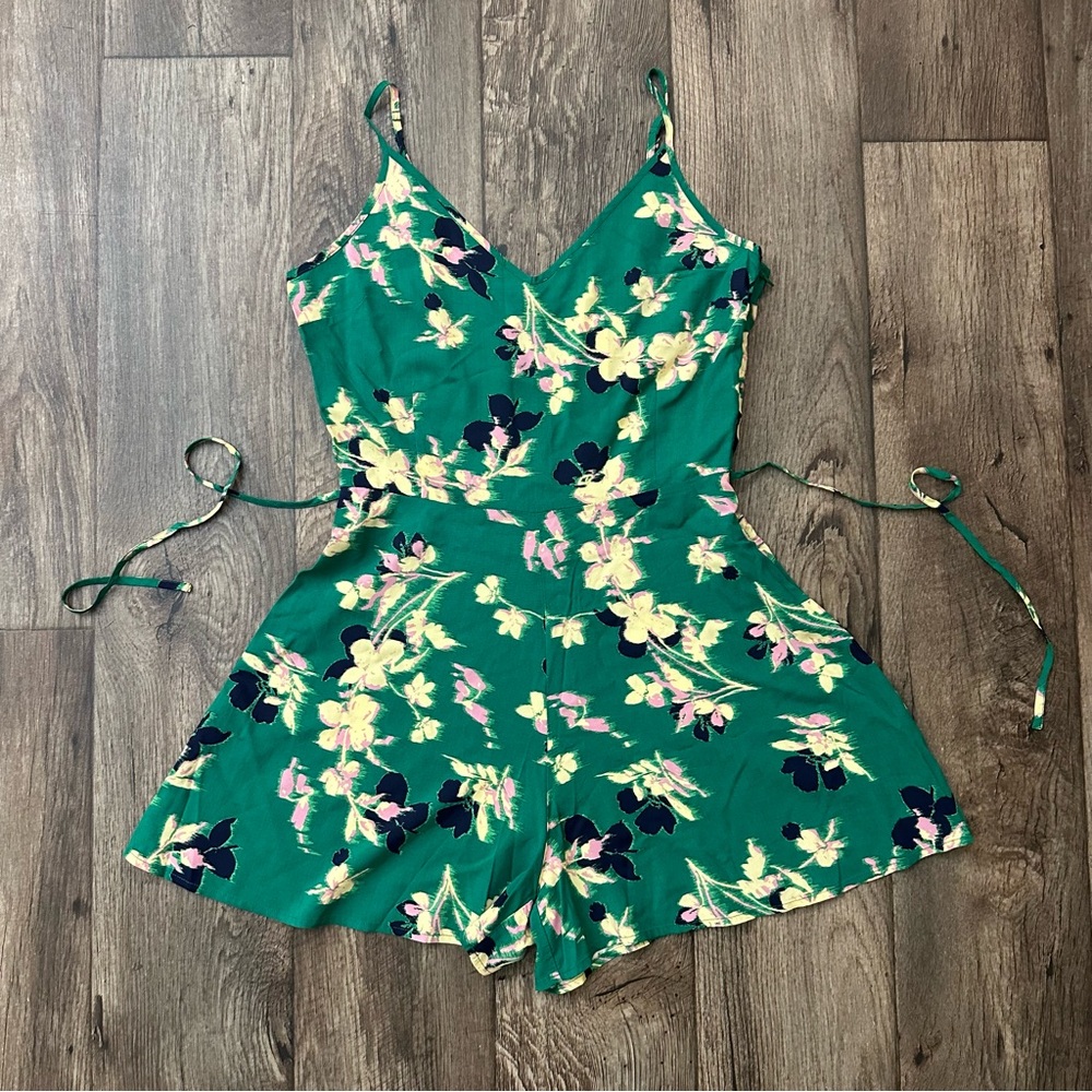 Uniqlo Camisole Romper Tropical Green Print Sleeveless Rayon Women’s Size S